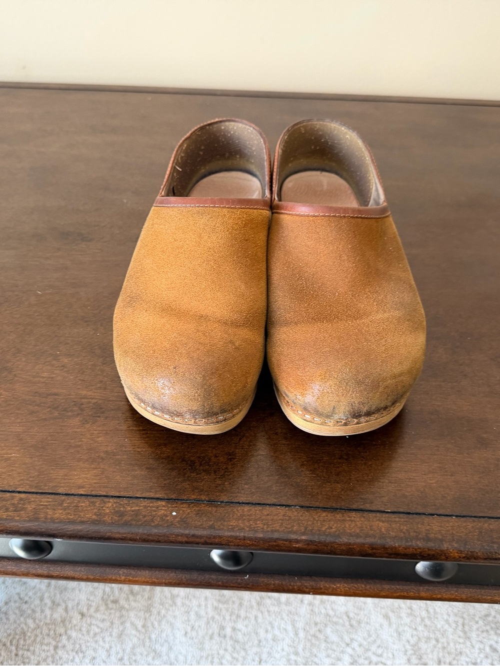 Women’s Suede Slip-On Clogs in Brown